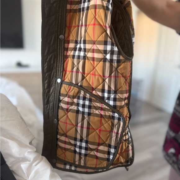 Burberry Quilted Jacket in Olive Green size 6 - Picture 4 of 9